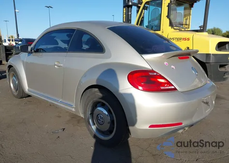2012 Volkswagen Beetle 2.5L из США, поврежденный, VIN 3VWJP7AT7CM657944